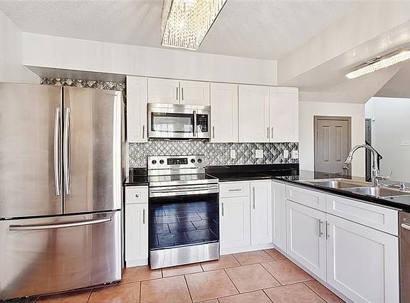 5th image of 1500 W Esplanade Ave APT 9E