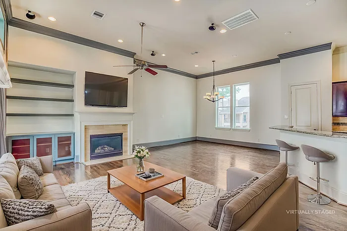 2207 Hilshire Glen Ct — Photo 10