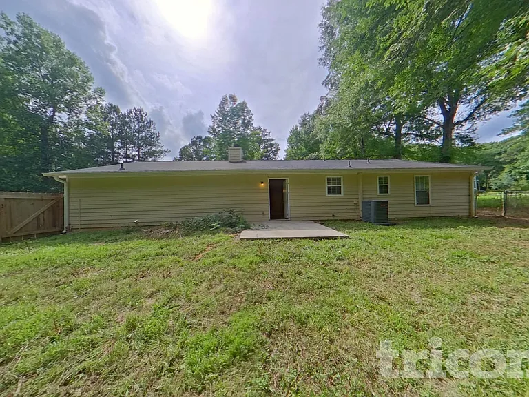 4702 Bullock Ln — Photo 15