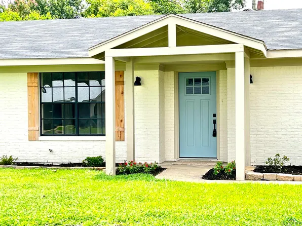 1041 Chevy Chase St, Gladewater, TX 75647