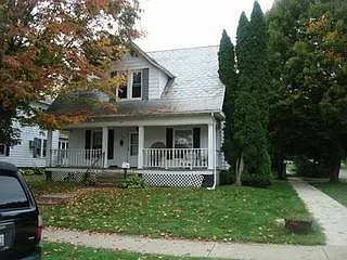 129 Bartlett St photo 1