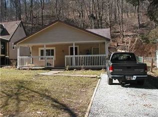 704 Thorn Hollow Rd, Coraopolis, PA 15108