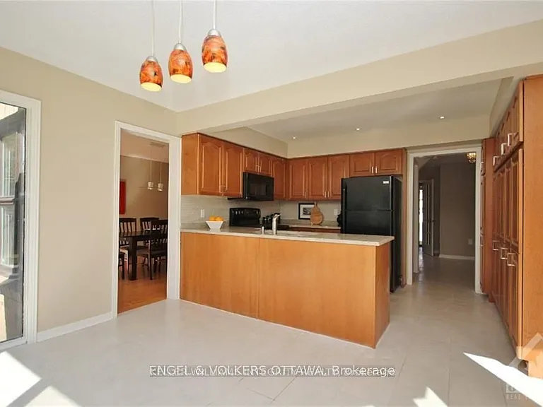 28 Country Club Dr — Photo 8