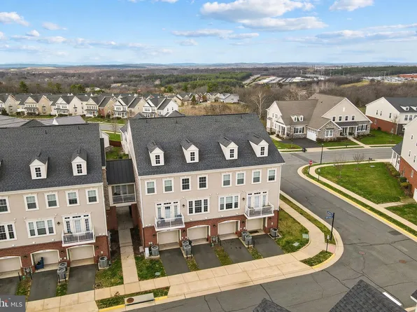 42553 Sunset Ridge Sq, Ashburn, VA 20148