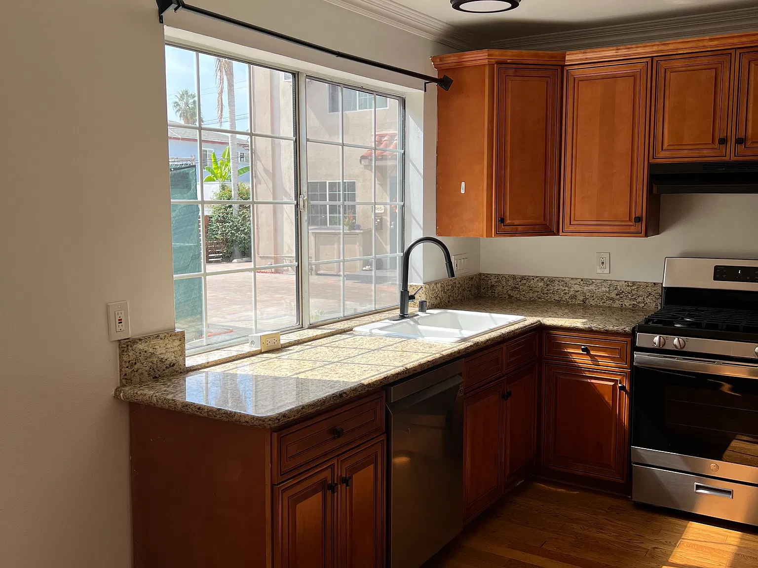 2 bed, 800 sqft, $2,599 — Photo 2