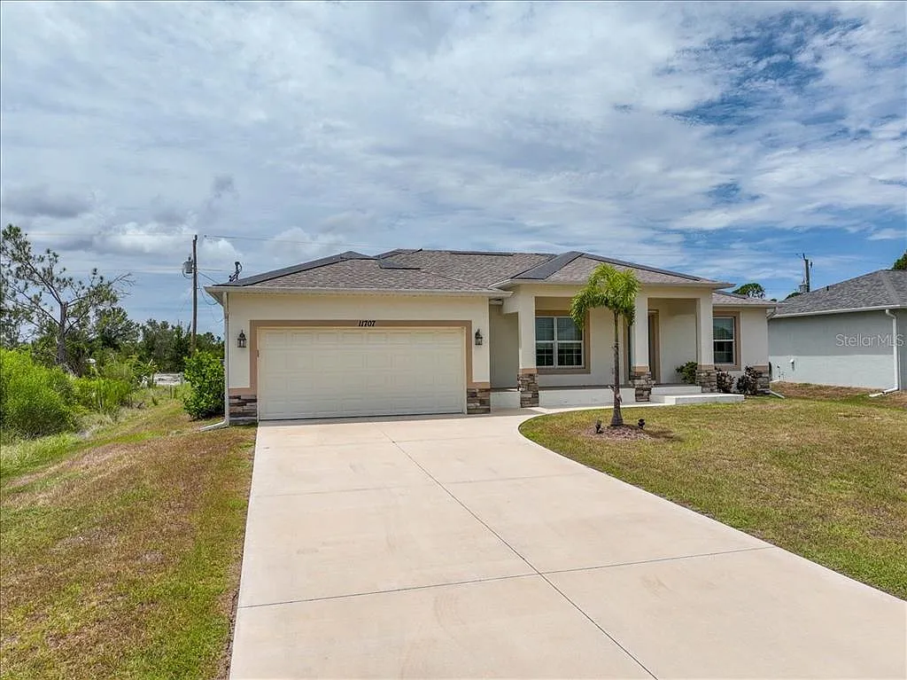 3 bed, 2.0 bath, 1572 sqft, $5,000 — Photo 3