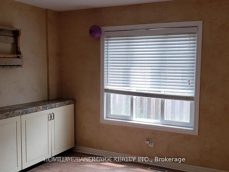 131 Ferndale Dr S — Photo 12