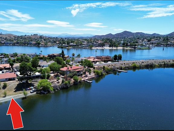Location of Home, with exclusive access to the Lake