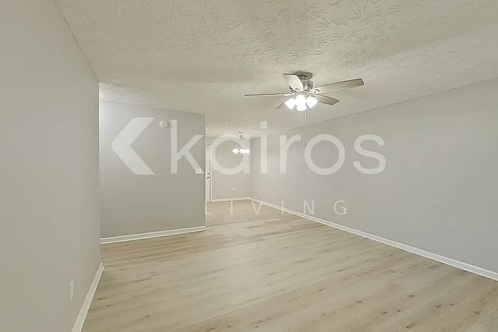 320 Deerpark Dr — Photo 4