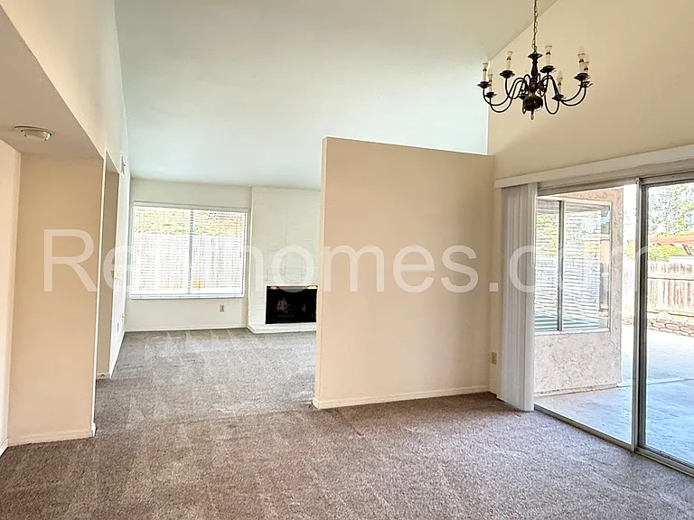 1553 Palomar Dr — Photo 7