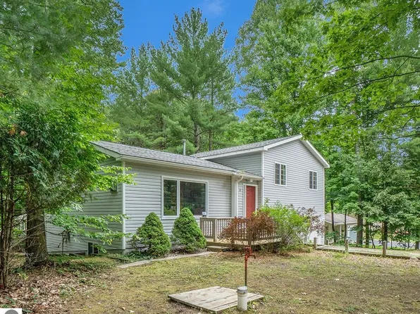 31 Tibbets Lake Ln, Traverse City, MI 49696