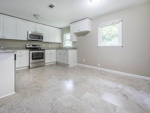 2nd image of 3536 Sweetbriar Cir