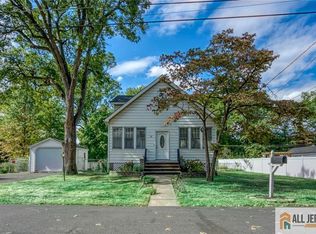 10 Jeff St, Edison, NJ 08837