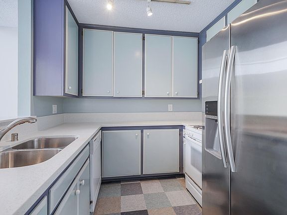 3rd image of 17 Clubhouse Ave #2