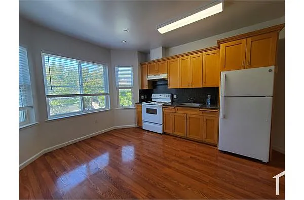 Building Photo - 805 Rutland St #3