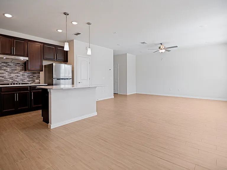 9927 Bates St — Photo 6