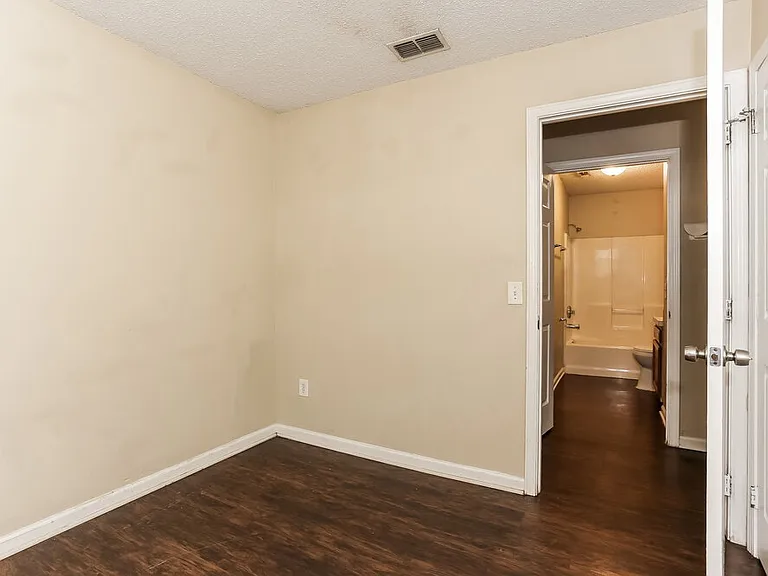 2409 McQuade St — Photo 13