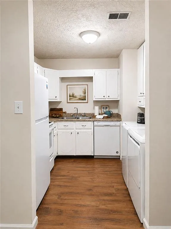 2 bed, 1.0 bath, 800 sqft, $1,500 — Photo 2