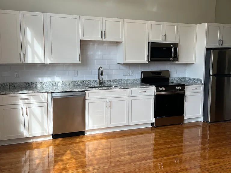 Pulaski Lofts — Photo 13