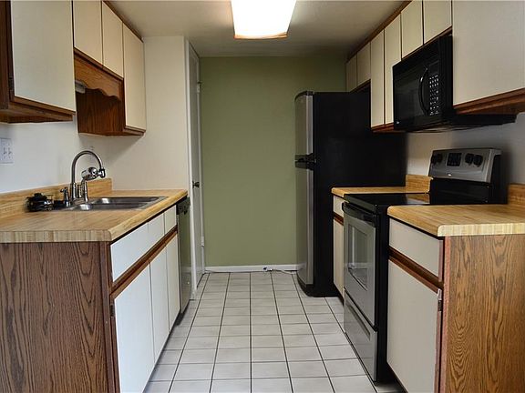 5th image of 1014 Plantation Dr APT A11