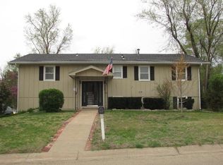 703 W 5th St, Chapman, KS 67431