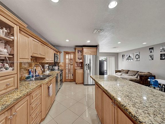 2nd image of 4914 Sheridan St #1