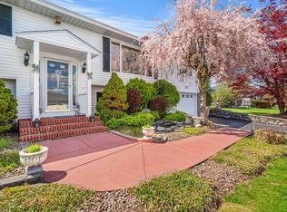 8 Agnes Ter, Methuen, MA 01844