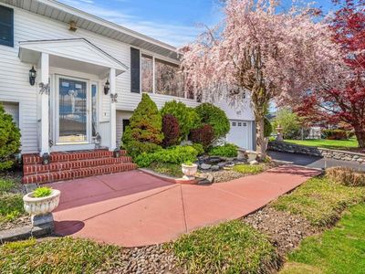 8 Agnes Ter, Methuen, MA, 01844