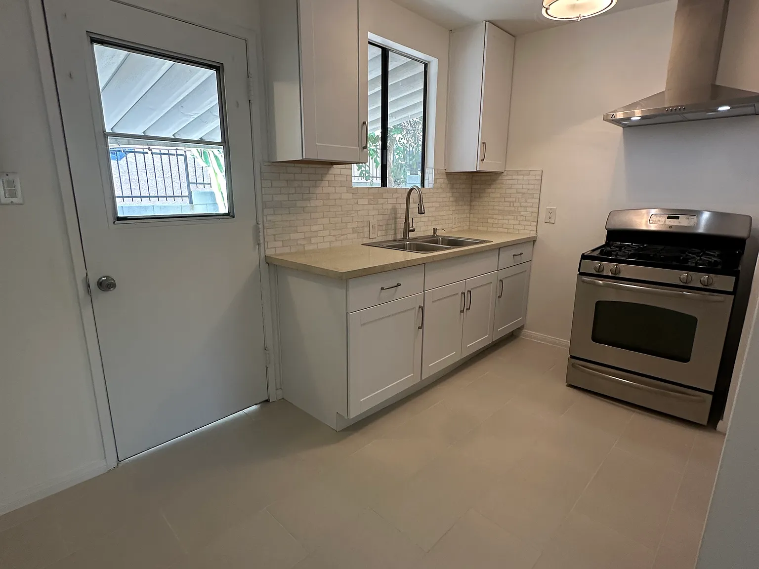 2 bed, 852 sqft, $2,350 — Photo 1