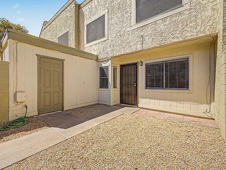 5847 N 48th Dr — Photo 12