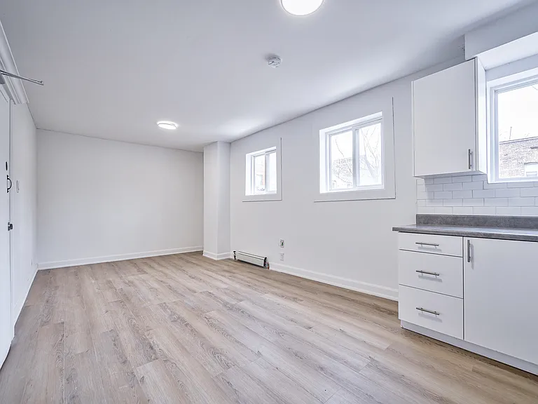 1046 Bathurst St — Photo 36