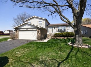 586 Glen Flora Dr, Carol Stream, IL
