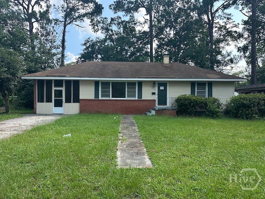 1st image of 2374 Pinetree Road