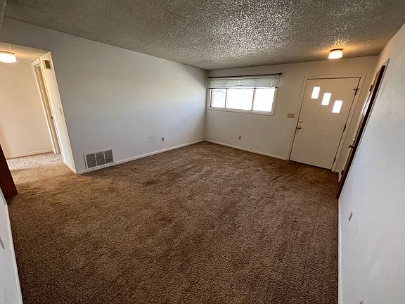5th image of 817 Mary Anne Dr #819