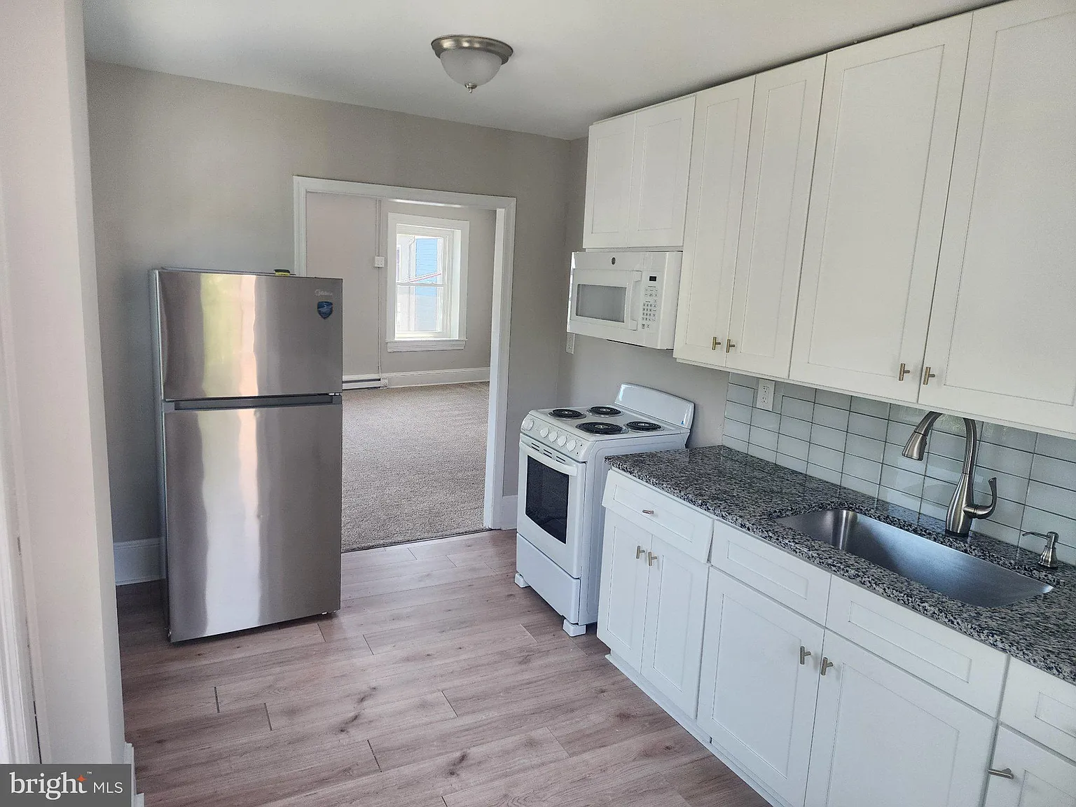 3 bed, 1.0 bath, 700 sqft, $1,550 — Photo 3