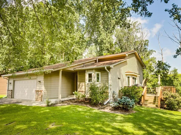 399 Colleen Dr, Vadnais Heights, MN 55127