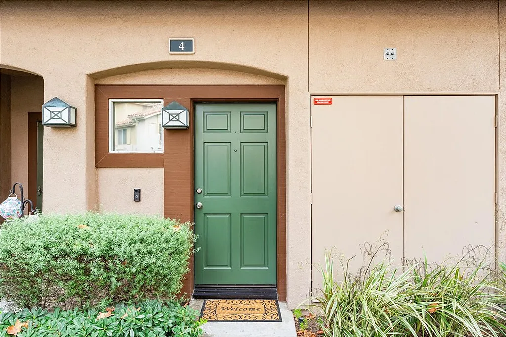 2 bed, 1110 sqft, $3,100 — Photo 2