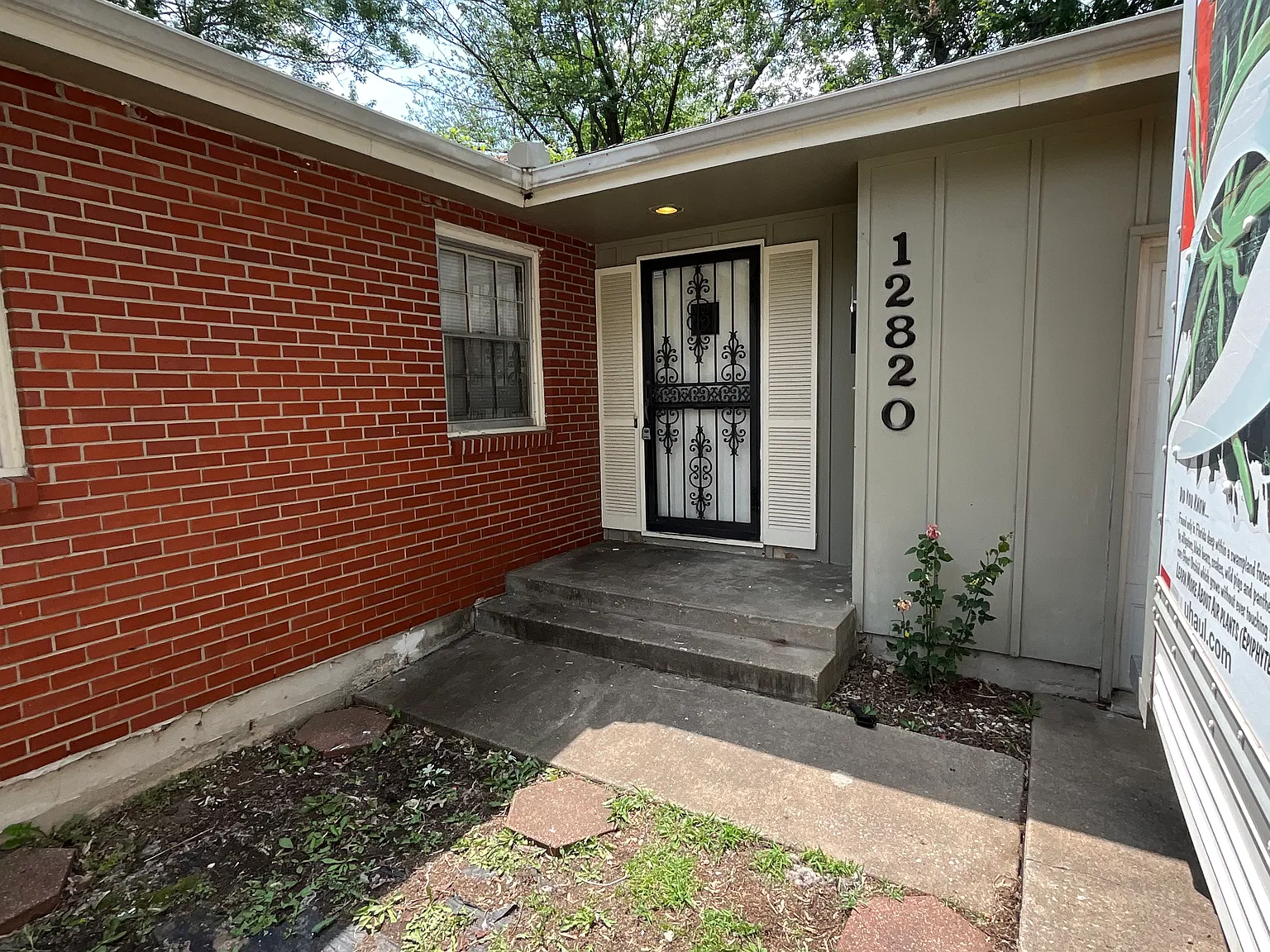 3 bed, 2.5 bath, 2200 sqft, $1,999 — Photo 2
