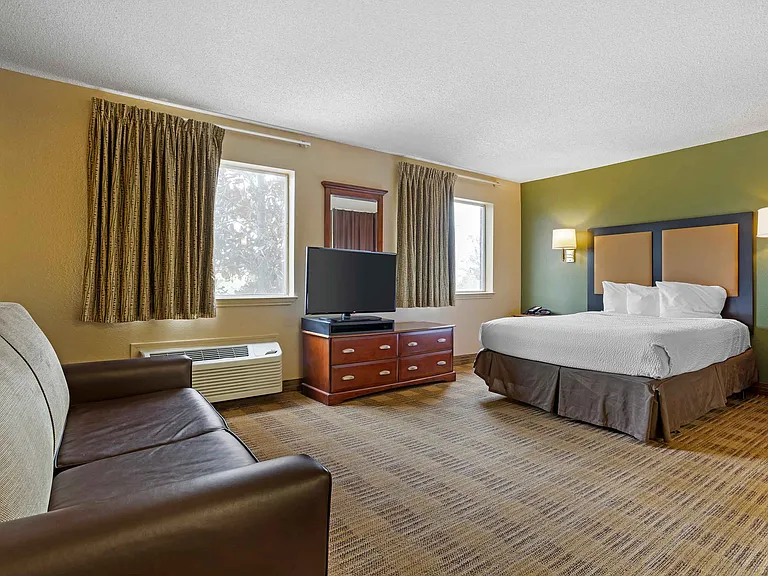 Superior Suite - 1 Queen Bed