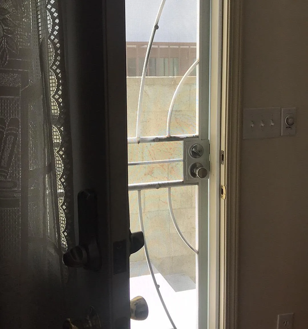 Studio, 200 sqft, $1,350 — Photo 3
