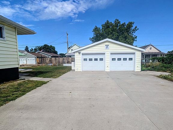 3rd image of 107 1st Ave SW