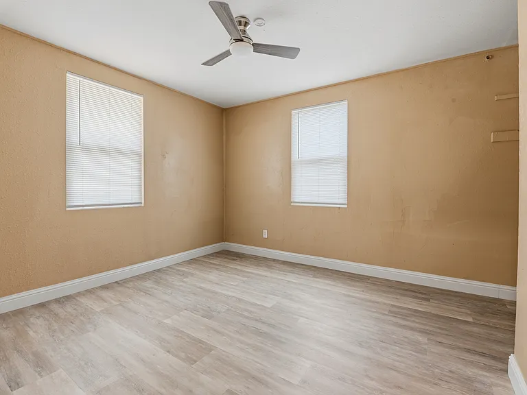 1639 E 6th St #1639 — Photo 11