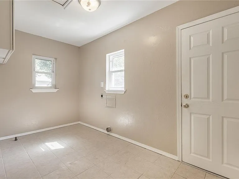 9904 SE 43rd St — Photo 5