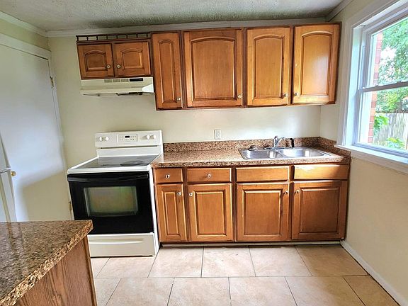 4th image of 1935 E Blackford Ave #A
