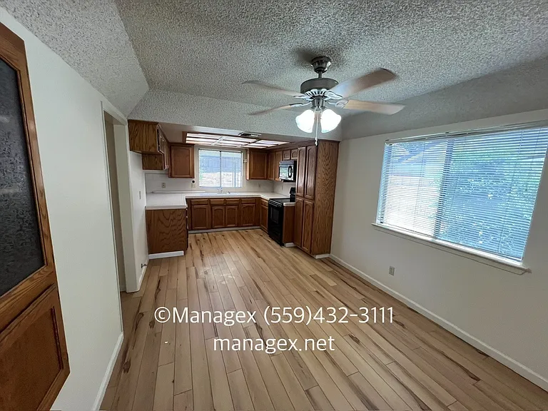 9364 N Archie Ave — Photo 3