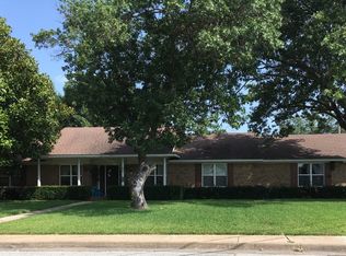 1600 Alexander Dr, Waxahachie, TX 75165