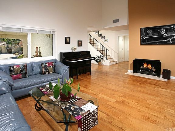 4th image of 893 Birch Hill St