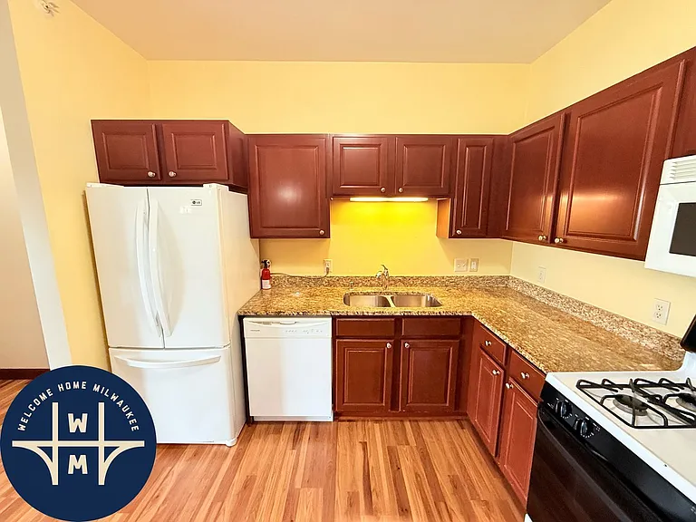 6330 W Greenfield Ave #409 — Photo 6