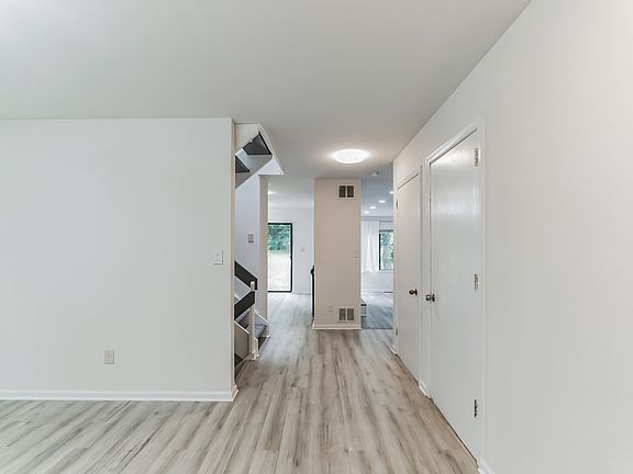 4th image of 320 Winding Way