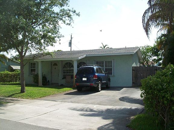 4th image of 2431 NE 11th Ave